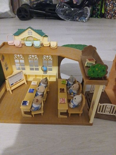 Sylvanian Families Country Tree School and Sylvanian Families Nursery Playmates Babies Set.