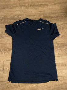 Nike T-Shirt Men's Size Small. New without tags