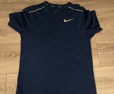 Nike T-Shirt Men's Size Small. New without tags