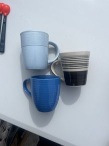 3x mugs