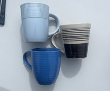 3x mugs