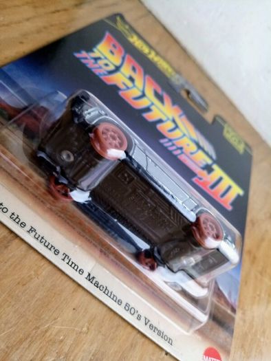 Hot Wheels Premium - Back To The Future III - Time Machine 50's Version