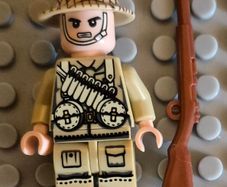 Lego compatible, military figures, British infantry (desert rats). 15 figures plus rifles.
