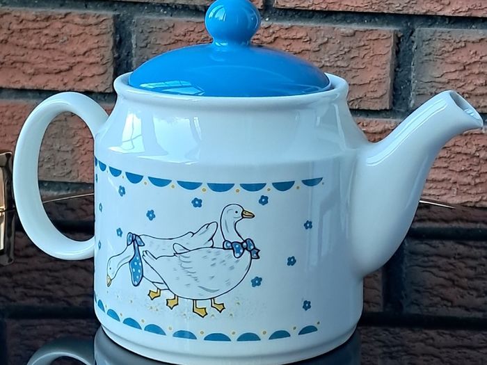 Rare "Sadler", England Ceramic Teapot
