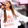 Ariana Grande Bundle - One Love Mancester Concert Large T Shirt, Badges & Compact Mirror. Image 8
