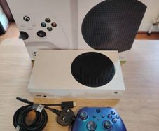 Xbox series S 512GB Mint Condition with Box