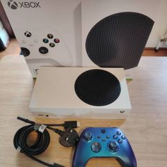Xbox series S 512GB Mint Condition with Box