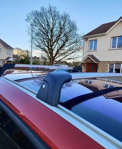 Genuine Ford Galaxy 06/10 car roof bars/rail with two keys.