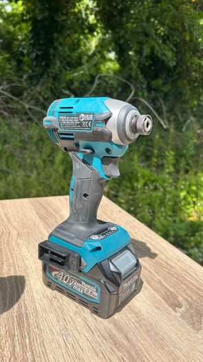 Like new!! Combi drill XGT and Impact driver XGT