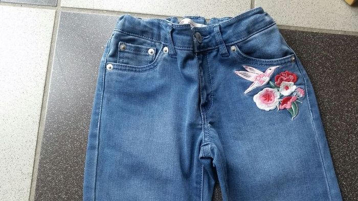 As New - Size: Age 7/8 - A Beautiful Pair of Girls Levis Jeans with Adjustable Waistband Both Sides - Extremely Soft Fabric - Cost 40 Dollars