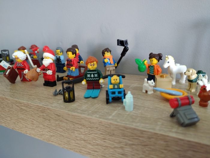 LEGO Winter Village Accessories and Mini Figures Bundle 2