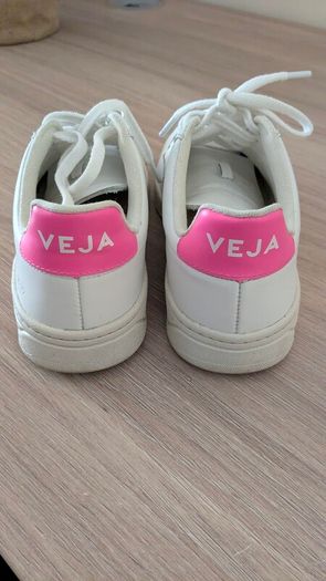 Veja trainers