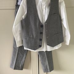 Next signature 3 piece suit 3-4 years