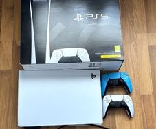 PS5 Digital Edition, 2x Controllers, Box & Cables