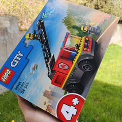 LEGO City 2025 Fire Engine Ladder Truck with Two Firefighters 82 pcs Code 60463