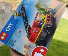LEGO City 2025 Fire Engine Ladder Truck with Two Firefighters 82 pcs Code 60463