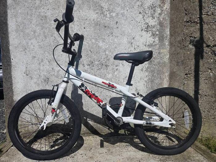 Apollo force 18 white BMX kids bike