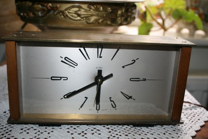 Vintage Metamec electric clock
