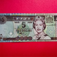 Fiji  5 Dollars   2002  Pick  105b  ( Uncirculated )