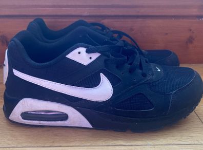 Nike Air Max IVO Trainers