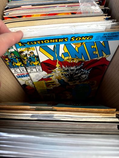 Marvel & DC Long Comic Box w 300 comics for Sale