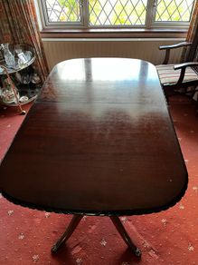 Mahogany Dining table and 6 chairs