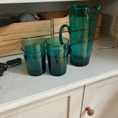 glass jug and glasses