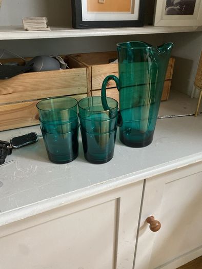 glass jug and glasses