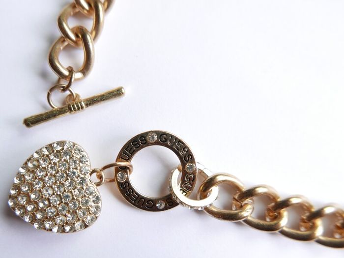 Guess Gold Tone Toggle Puffed Heart Charm Necklace Rhinestone Length 20"