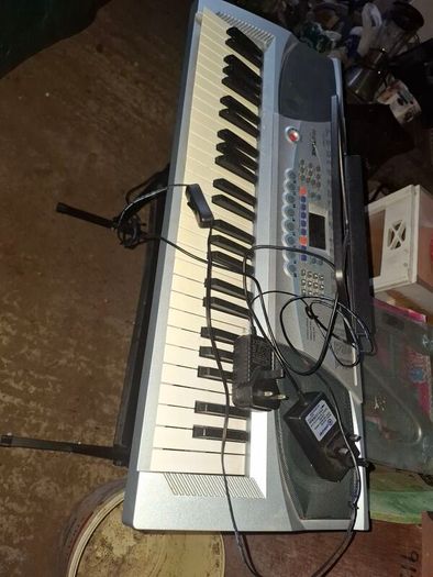 Electric Keyboard with Stand