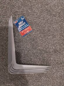 Shelf bracket