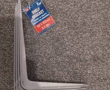 Shelf bracket