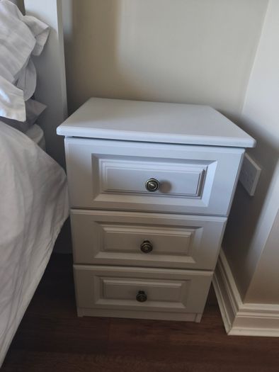 Double bed and two bedside lockers