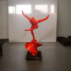 KARE DESIGN large statue