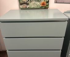 Chest of drawers