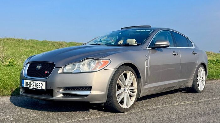 Jaguar XF S Portfolio with V-Rare Sunroof