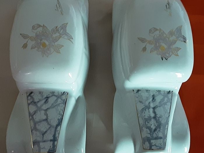 nice porcelain trinket car's