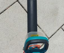 Garden hedge trimmer