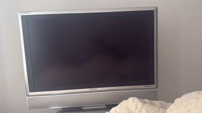 tv sharp 32in