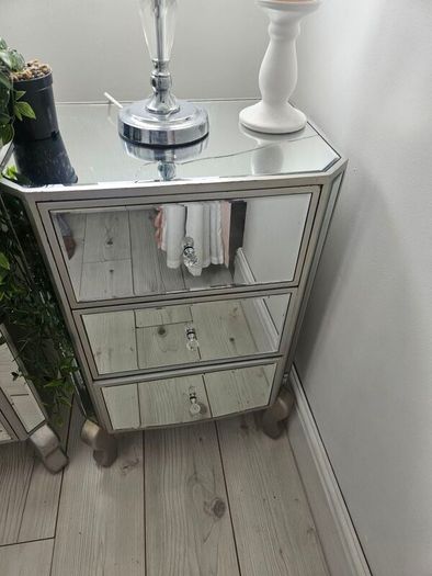 Mirrored bedside lockers