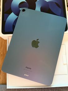 Apple iPad Air 5th Gen 64GB 10.9 inch
