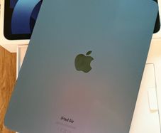 Apple iPad Air 5th Gen 64GB 10.9 inch