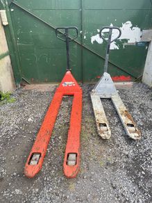 Selection of pallet trucks