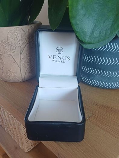 Vintage Venus SL Watch Box (no watch)