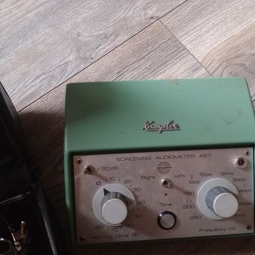 Antique hearing device