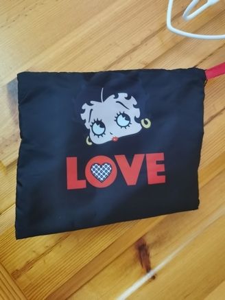 Pretty Betty Boop Pouch