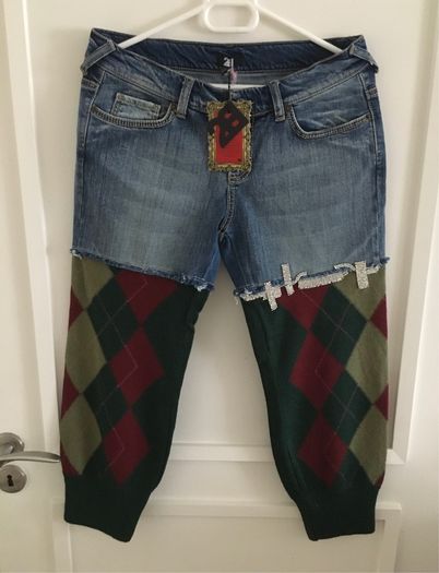 2B funky three quarter length jeans 30 inch waist and full length waist to hem is 31 inches new with tags made in Greece FREE STANDARD POSTAGE INCLUDED