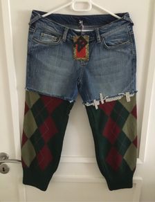 2B funky three quarter length jeans 30 inch waist and full length waist to hem is 31 inches new with tags made in Greece FREE STANDARD POSTAGE INCLUDED