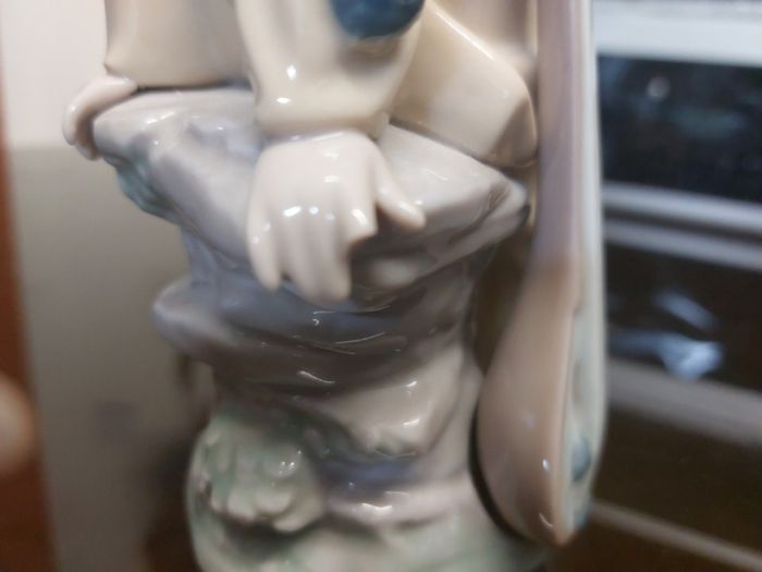 Nao by Lladro Figurine ' Wandering minstrel ' clown with Mandolin (MD50)