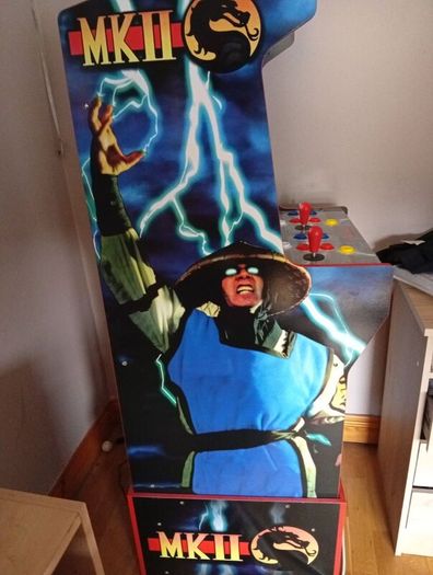 Mortal Kombat Arcade Machine